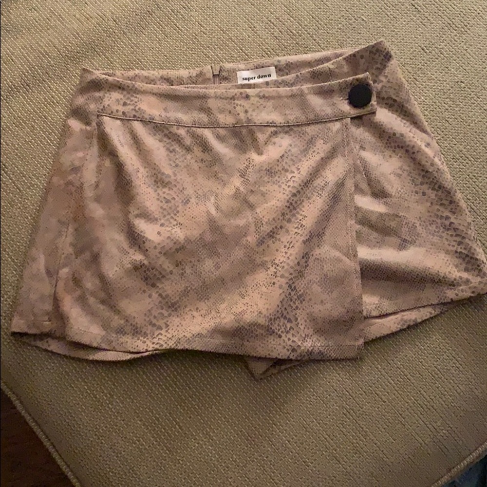 Snakeskin skort!!